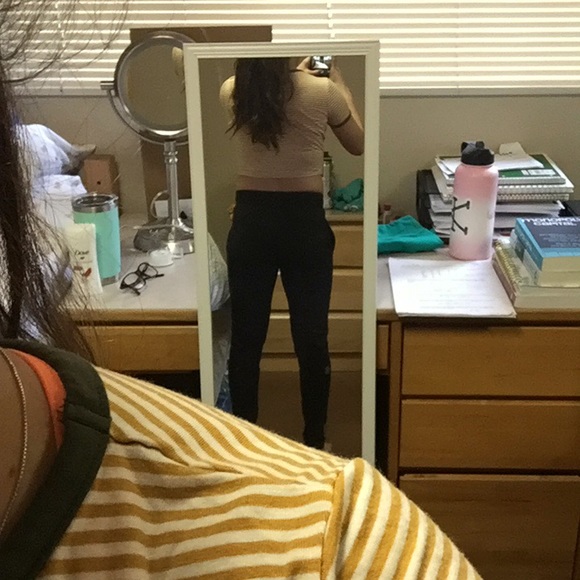 T-shirt Knot Crop Top - Picture 3 of 3